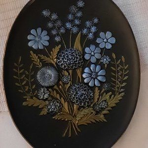 Black Oval Hand Painted Atlantic Mold - 1975